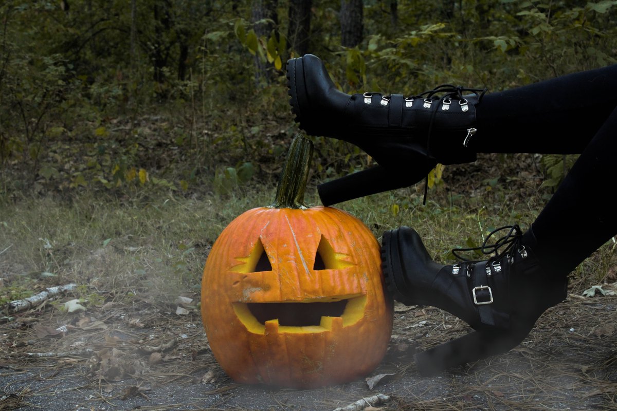 eMPhotog's tweet photo. Have a spooktacular Halloweekend! 🎃

📷 - Hope for eM https://t.co/UnHSb2OPz0