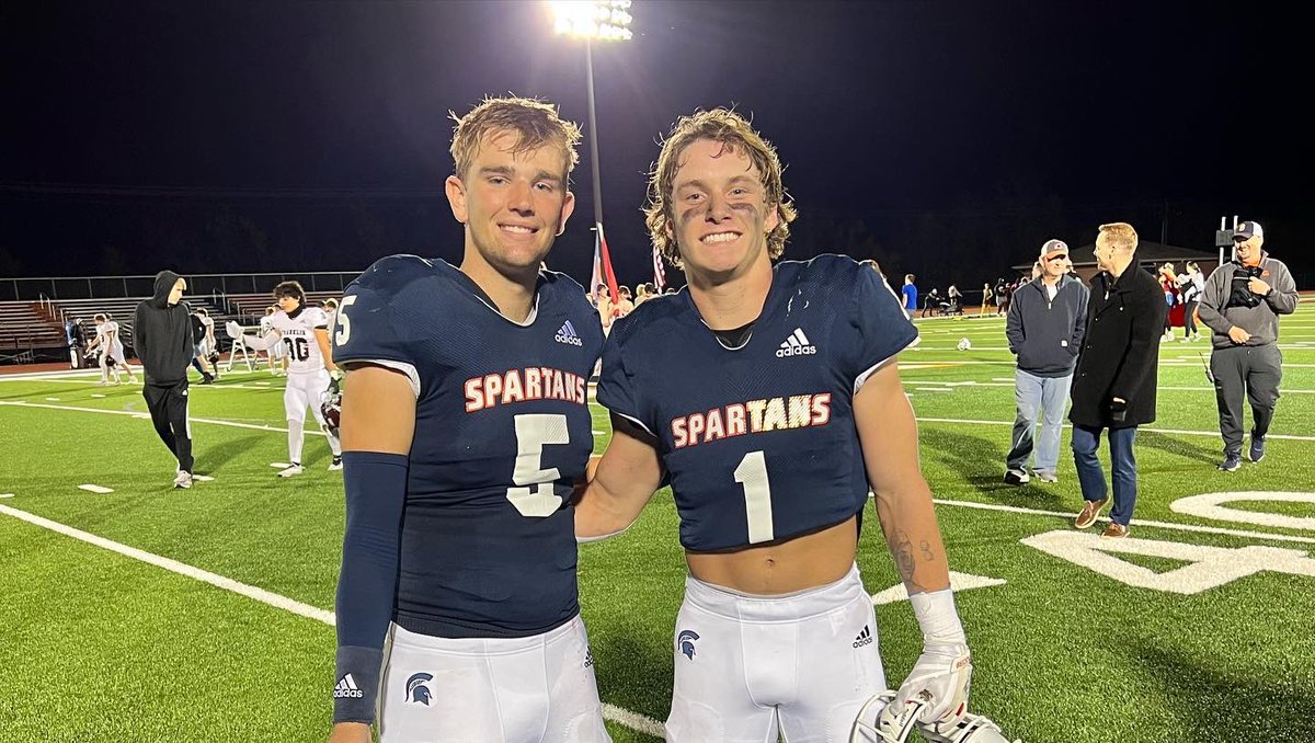 loganfrazierfb's tweet photo. 79 yard TD to seal the game and end the season. Thank you Coach Coleman, Tate, the entire coaching staff and my teammates. We ended strong. #summit #football #FridayNightLights https://t.co/pV7L3jusOz