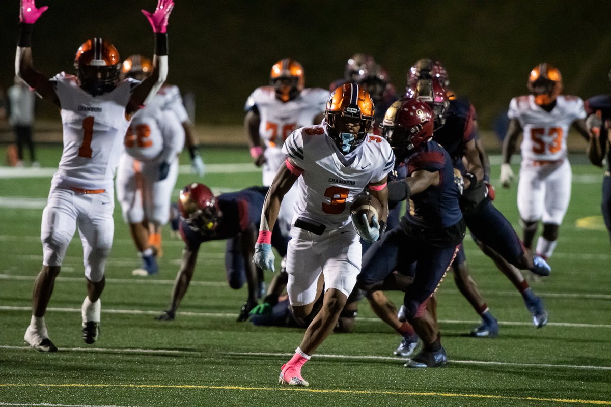 Three at the top: @JCCougarsFB beats Mallard Creek 27-13 to earn a share of the Queen City 3A/4A title. The Cougars, Mavericks and Hough each finish 5-1 in conference play.