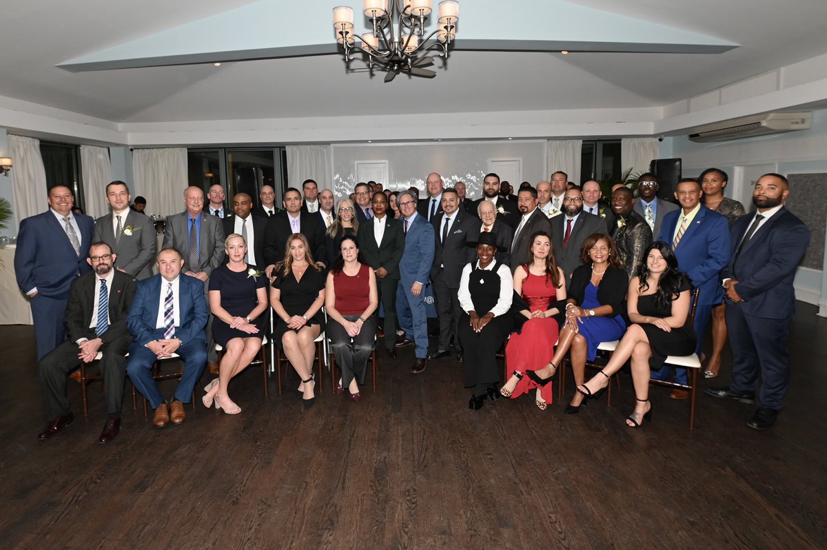 I’m constantly amazed by the ability of NYPD officers to overcome any challenge. The men and women who were awarded the Theodore Roosevelt Award tonight persevered through serious physical ailments. I was honored to help recognize these Finest alongside the @nycpolicefdtn.🙏🫡