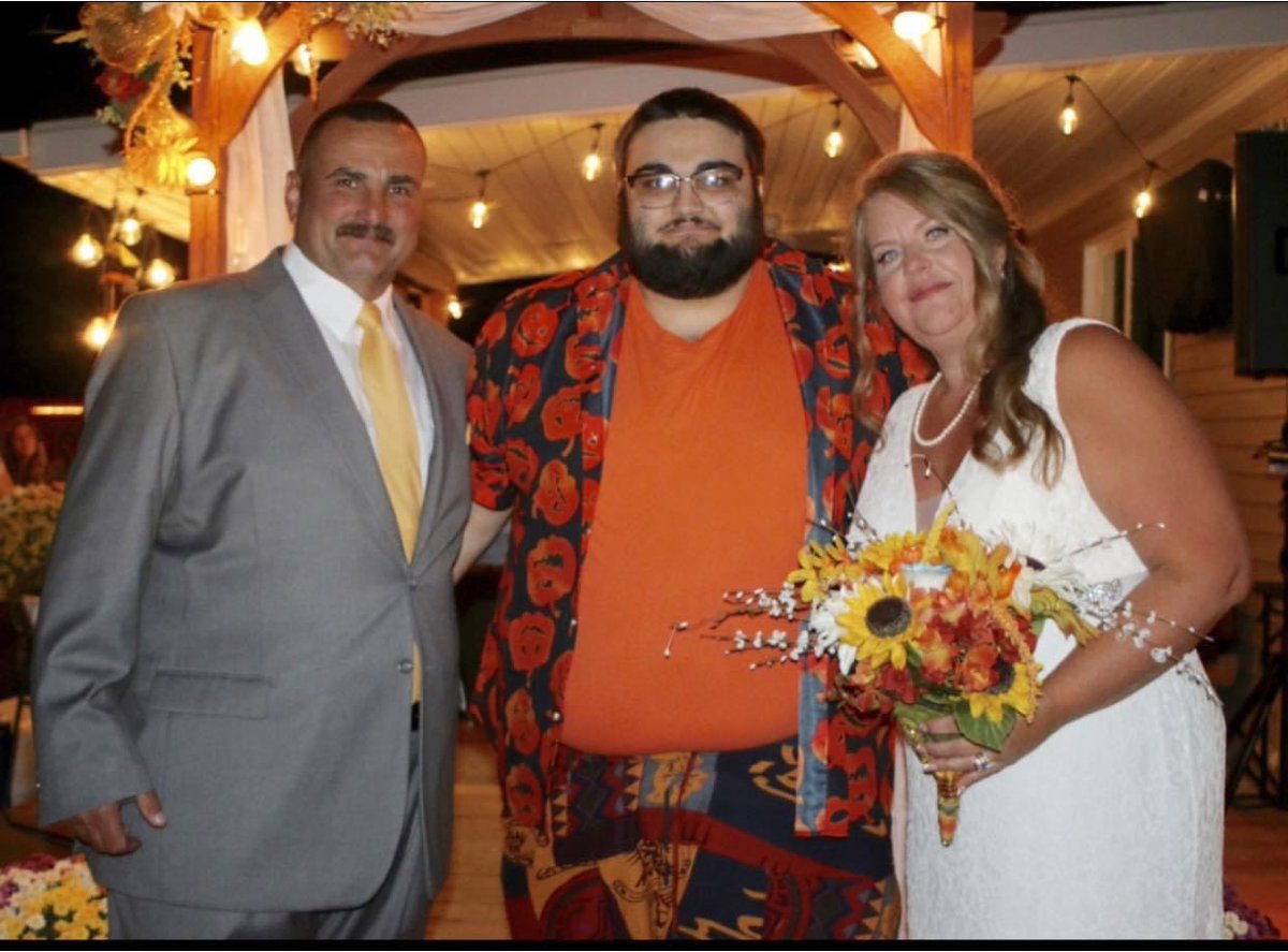 cbeast135's tweet photo. @ChilledChaos Only Halloween thing I did was a surprise wedding people were told was a haunted house 😅 https://t.co/YhLJv8yO2r
