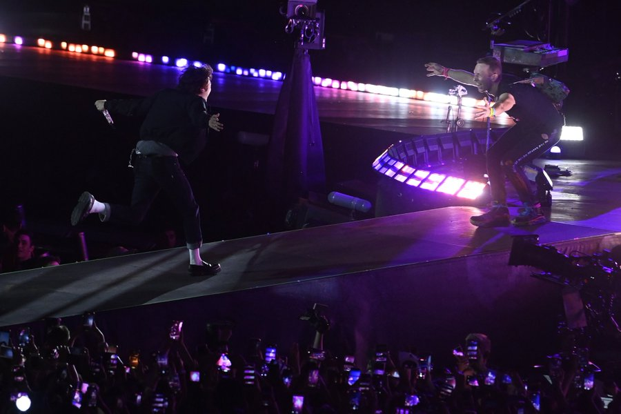 mayorit13's tweet photo. @coldplay te amamos https://t.co/dQVE9LmTO7