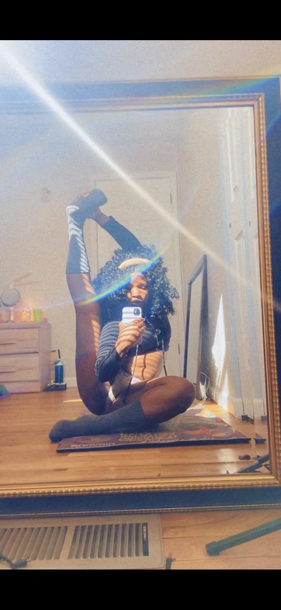 BlaqFlowMigo's tweet photo. Scorpio Stellium ✨🧘🏾‍♀️💜🌖🤸🏽‍♀️ https://t.co/nHhBdgIHCD