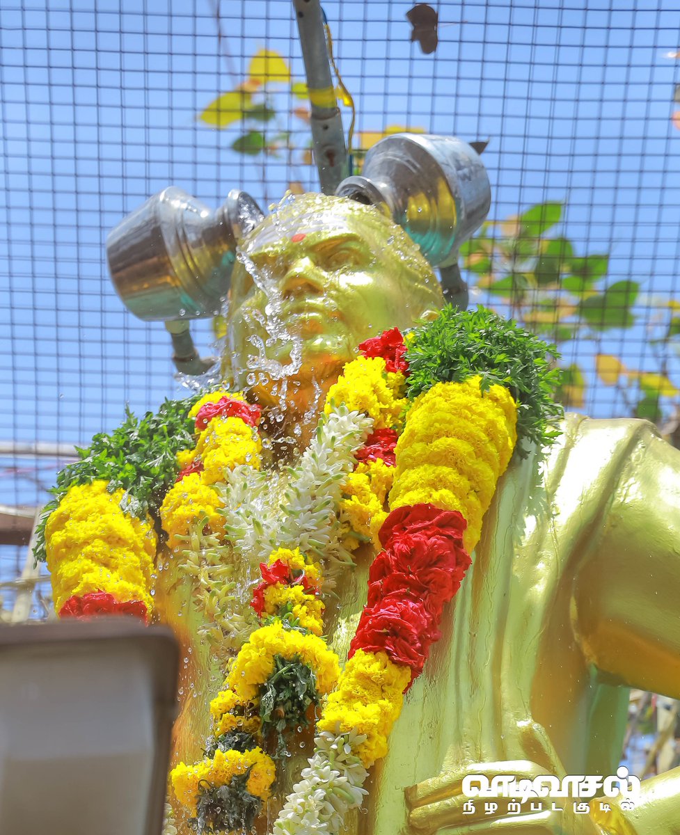 porkudi's tweet photo. நேற்று ஆன்மீக பெருவிழா இனிதே நிறைவுற்றது 🙏
இன்று 29.10.2022 அரசியல் விழா 🔥

நாகரிகத்தின் பெயரால் ஒழுக்கத்தை கைவிட்டதன் பலன், 
இன்று நாடெங்கும் கேடுகள் பெருகிவிட்டன.

#ஏழாம்படையான்
#தெய்வீக #திருமகனார் #பசும்பொன் #முத்துராமலிங்கத்தேவர் 
தேவரே தெய்வம் 🙏 https://t.co/1L22CPEp0M
