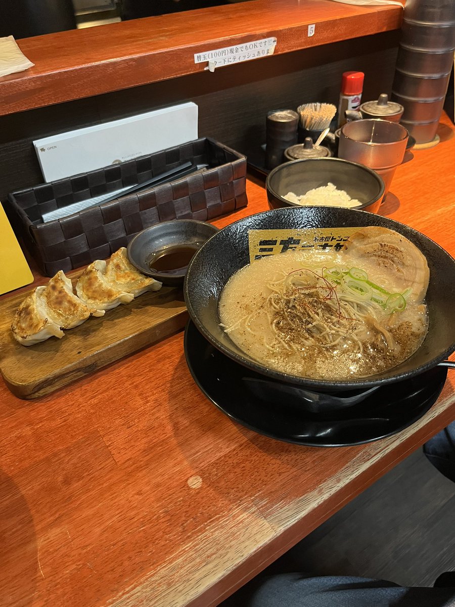 Equal74239933's tweet photo. 前から行きたかった三方テキ無シ😁
ラーメン美味しかった🍜
名古屋に来たらまた行こう😎
#三方テキ無シ
#gcue
#hiphop
#名古屋
#ラーメン https://t.co/fWwe2UWCCh