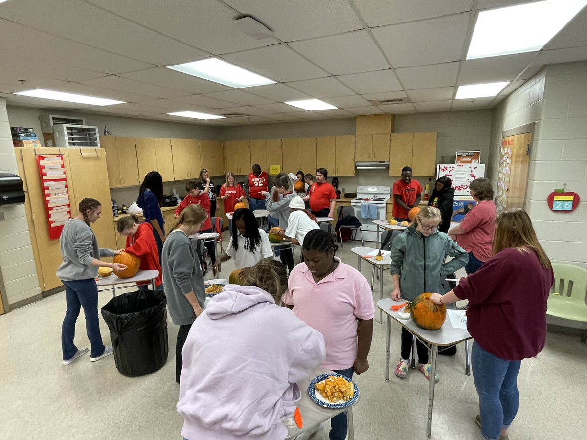 Thank you <a href="/miss_hamlin/">Ashley Hamlin Campbell</a> for bringing your class to help us carve pumpkins!! One of our favorite days of the year!! We had so much fun!! <a href="/MunfordHigh/">Munford High School</a>