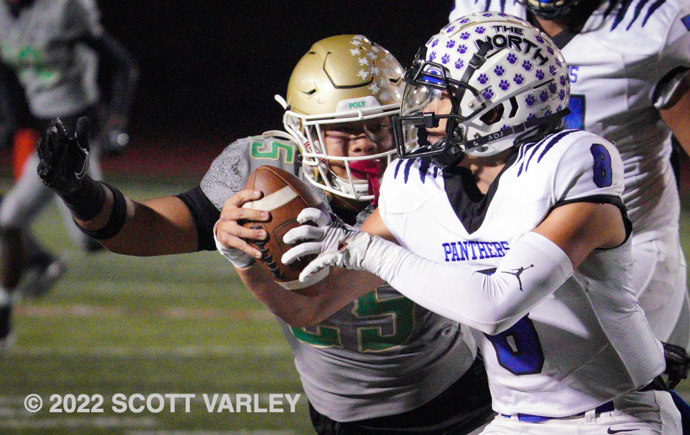 VarleyPhoto's tweet photo. It wasn't even close.  Final score Long Beach Poly 63, Jordan 0. Poly dominated the Moore League and finishes league play 10-0 @BeachVarsity https://t.co/afrjmdHG7I