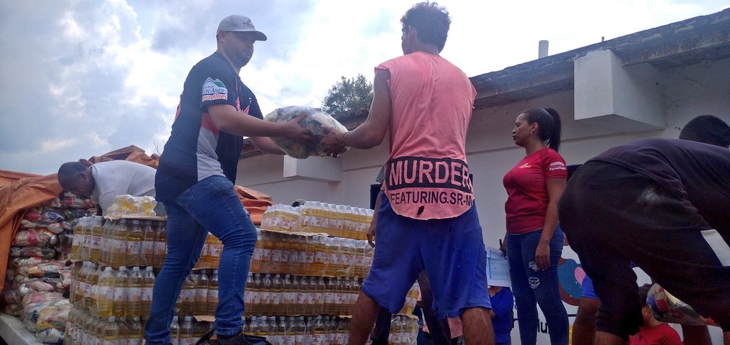 AlimentarAnz's tweet photo. #28OctOnoto Continúa despliegue Mcpio #Cajigal atendiendo 1728 familias con más de 8 mil toneladas métricas alimentos y proteína atendiendo 21 sectores afectados
#AlimentarEsVencer
@NicolasMaduro @LealTelleria @viceproduccion @luismarcanos @JUNIORM23F @YolimarLedezma1 
@nedymar https://t.co/SkyMdV6WtE