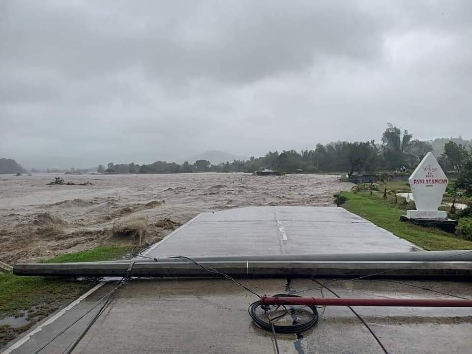 bangtantintin's tweet photo. ANTIQUE NOW!
putol na po mga tulay at sobrang taas na ng tubig. lumalaki na rin ang alon. please pray for Antique.
#AntiqueNeedsHelp #AntiqueRescue #PaengPH
pics not mine. credits to the rightful owners. https://t.co/UnaIBvFWOm