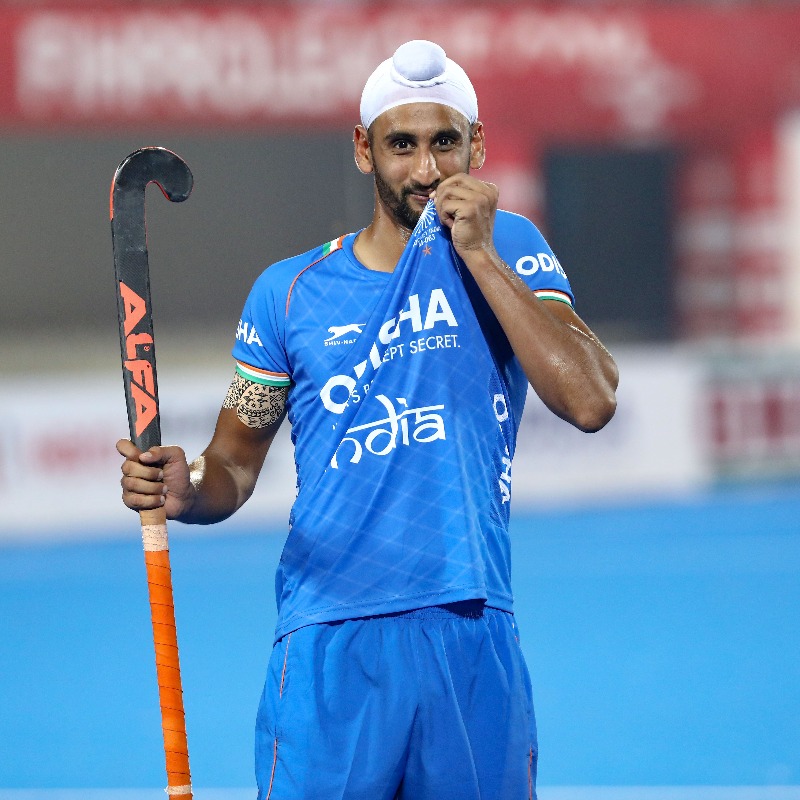 ESPNIndia's tweet photo. From 1-3 down to 4-3 up in 15 sensational minutes!

Here's @testbowler reliving how 2 Mandeeps scripted India's fightback vs New Zealand in the #FIHProLeague season opener.

#IndianHockey #Hockey #IndianSports