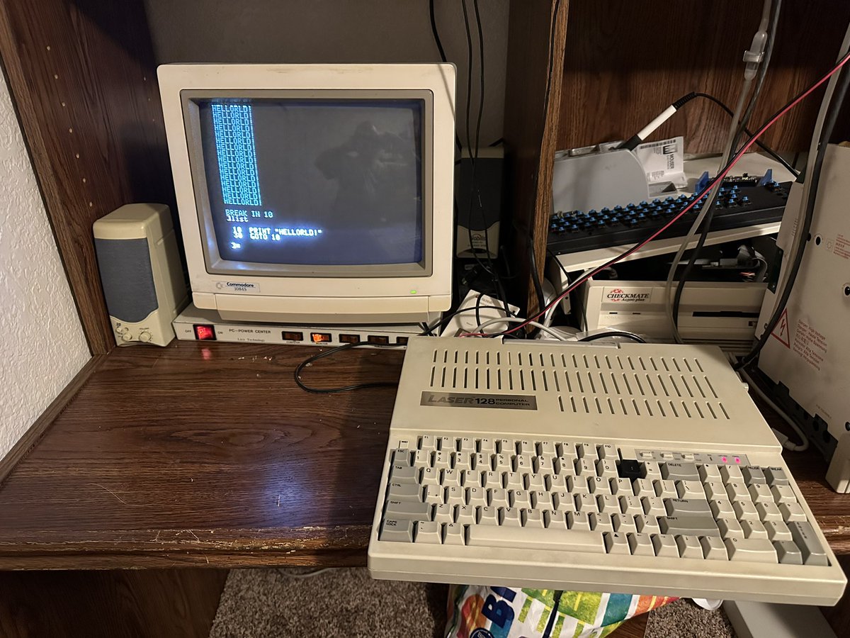 UnaClocker's tweet photo. @UsagiElectric I just got myself a Laser 128 computer, something I’ve wanted for a long time. The space bar doesn’t work, so I had to do a Hellorld! https://t.co/PptoTAS0sM