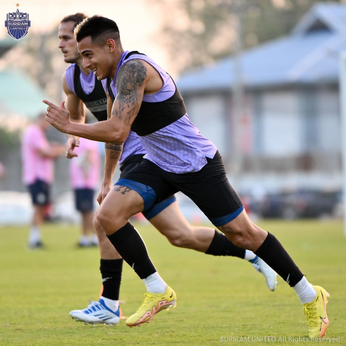 FCasta10's tweet photo. Día a día construye la persona que quieres ser ⚽️⚡️ 

#soccer #frankcasta #sueños #Thailand #neverstop #justdoit https://t.co/1ZoW2XsGVu