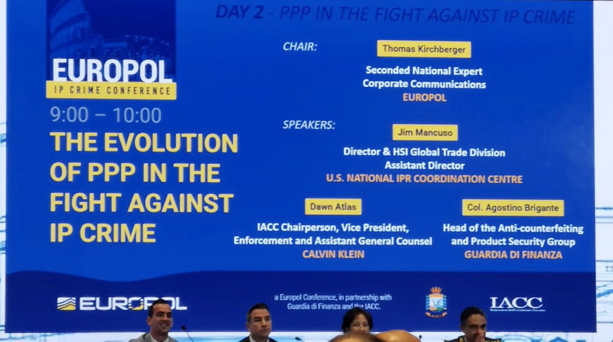 Concluding the <a href="/IACC_GetReal/">International AntiCounterfeiting Coalition</a> conference in Rome, <a href="/Europol/">Europol</a>, Guardia di Finanza and US IPR centre sharing information on their commitment and the results achieved in their fight against IP crimes .
#iacc #europol #guardiadifinanza #intellectualpropertyrights