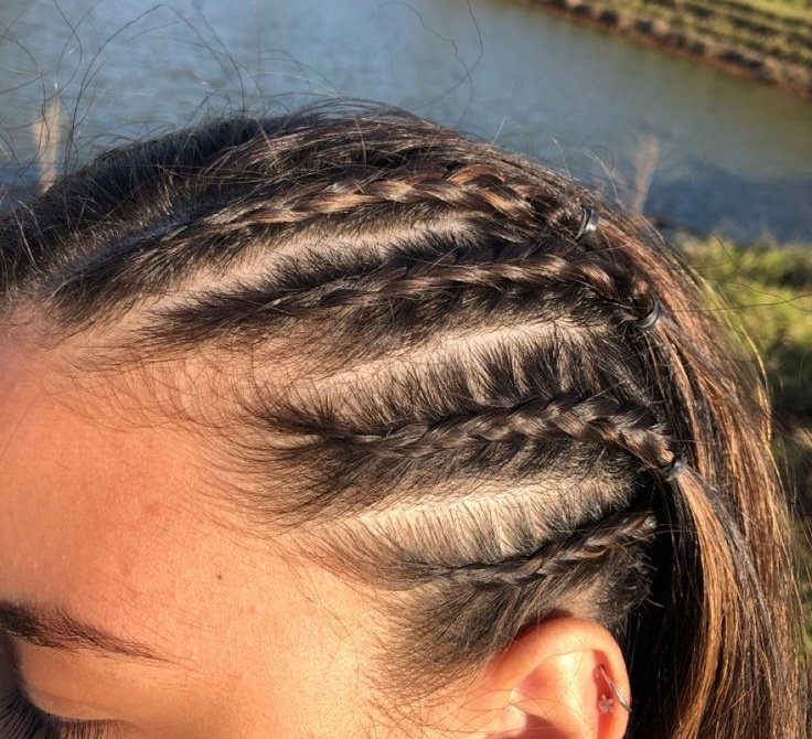holis el 3 de diciembre voy a estar haciendo trenzas en el acampe/fila de harry , si se copan , van a estar a partir de $300 a $1000 (le dejo unos modelitos) también voy a estar poniendo glitter , si pueden dar rt así llega a más personas me re ayudarían <3