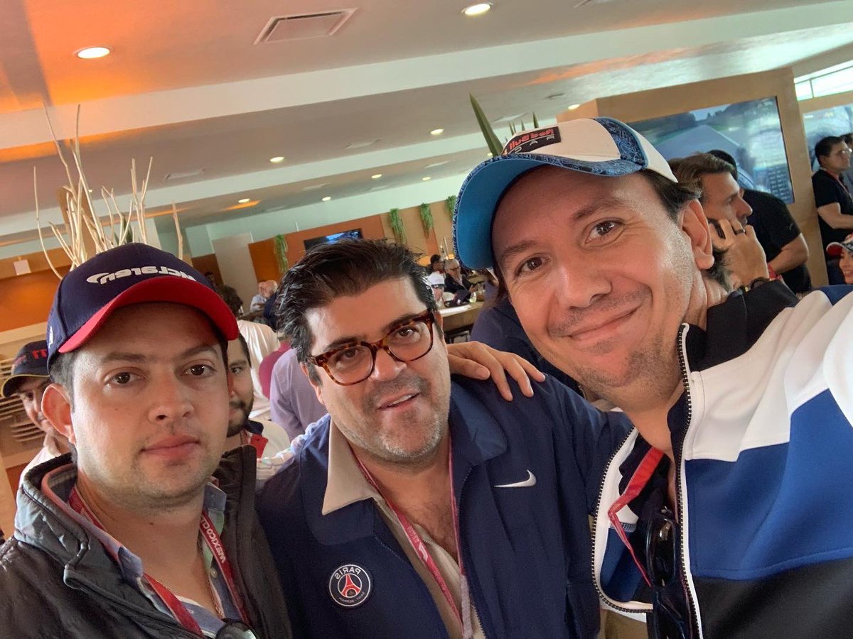 Lavlop's tweet photo. Con mi nuevo@mejor amigo @burrovan !! https://t.co/yZhfRRziTO