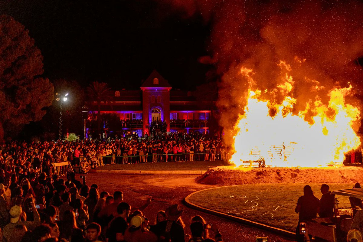 uarizona's tweet photo. The Homecoming bonfire was a bright light during an unforgettable week of festivities! https://t.co/yJFI2XZQcJ