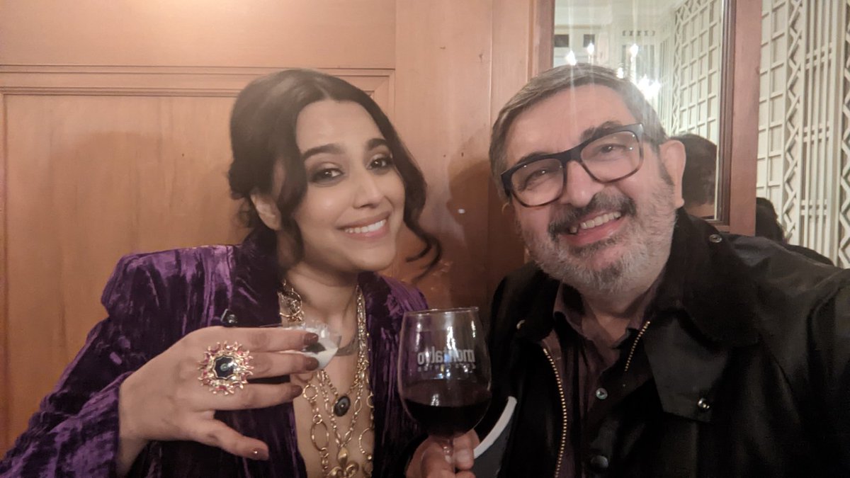 The South Asian Literature and Arts festival in Silicon Valley starts with the right post diwali spirit, with a party, and @ReallySwara and I are busy plotting.