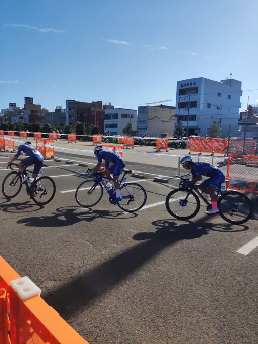 みにきてるけど、このコースかなりえぐい。(T型コースで真四角カーブから直線スピードコースのテクニカルさがすごい 
