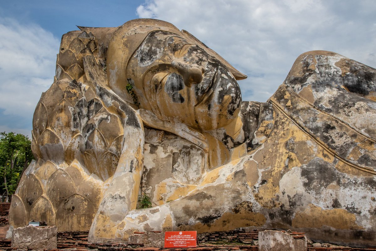 thailand-becausewecan.picfair.com/pics/013349959… The reclining Buddha of Wat Lokayasutharam in Ayutthaya Thailand Southeast Asia. Stockphoto, commercial & advertising license Digital Download Professional Prints #ayutthaya #Thailand #Thai #thailandnews #Bangkokpost #travelphotography #travel #thailande