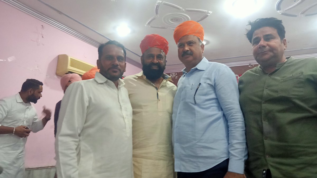 ButaJawanda's tweet photo. ओवीसी विभाग के चैयरमेन व आदर्श नगर जयपुर से विधायक राज्य मंत्री श्री रफीक जी व विभाग के सदस्य बडे भाई श्री हरदीप चहल जी के हनुमानगढ़ दौरे के कुछ अंश
#rafikkhan
#hardeepsinghchahal
#gurdeepchahal
#ashfaakjoiya
#vinodgothwal
#ramapanch
#balwinderbror
#sukhchainramana https://t.co/t7Wb3yznq8
