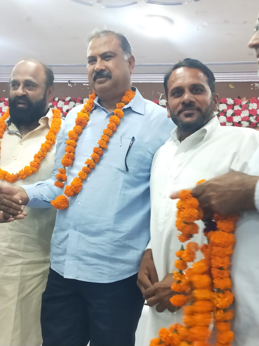 ButaJawanda's tweet photo. ओवीसी विभाग के चैयरमेन व आदर्श नगर जयपुर से विधायक राज्य मंत्री श्री रफीक जी व विभाग के सदस्य बडे भाई श्री हरदीप चहल जी के हनुमानगढ़ दौरे के कुछ अंश
#rafikkhan
#hardeepsinghchahal
#gurdeepchahal
#ashfaakjoiya
#vinodgothwal
#ramapanch
#balwinderbror
#sukhchainramana https://t.co/t7Wb3yznq8