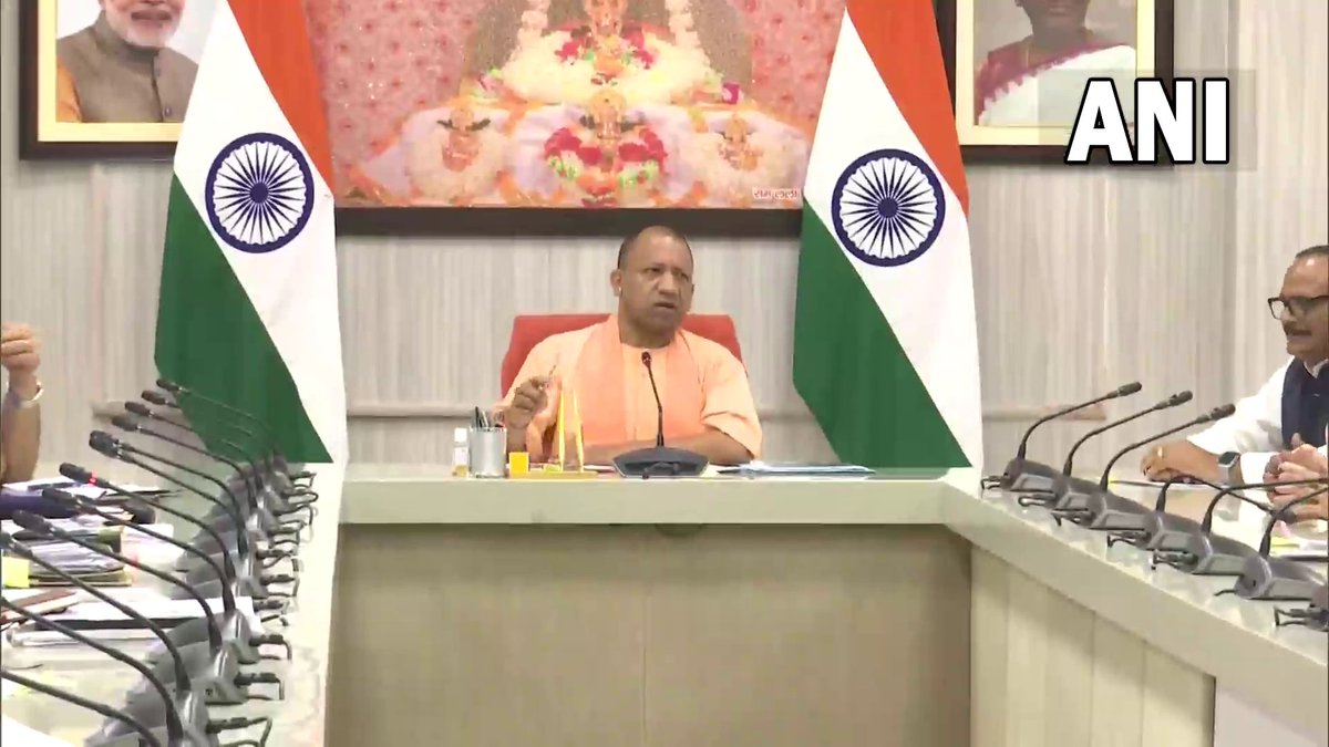 AHindinews's tweet photo. लखनऊ: उत्तर प्रदेश के मुख्यमंत्री योगी आदित्यनाथ ने छठ पूजा की व्यवस्था पर उत्तर प्रदेश के मंत्रियों और अधिकारियों के साथ बैठक की समीक्षा की। https://t.co/Qtzd9cISHx