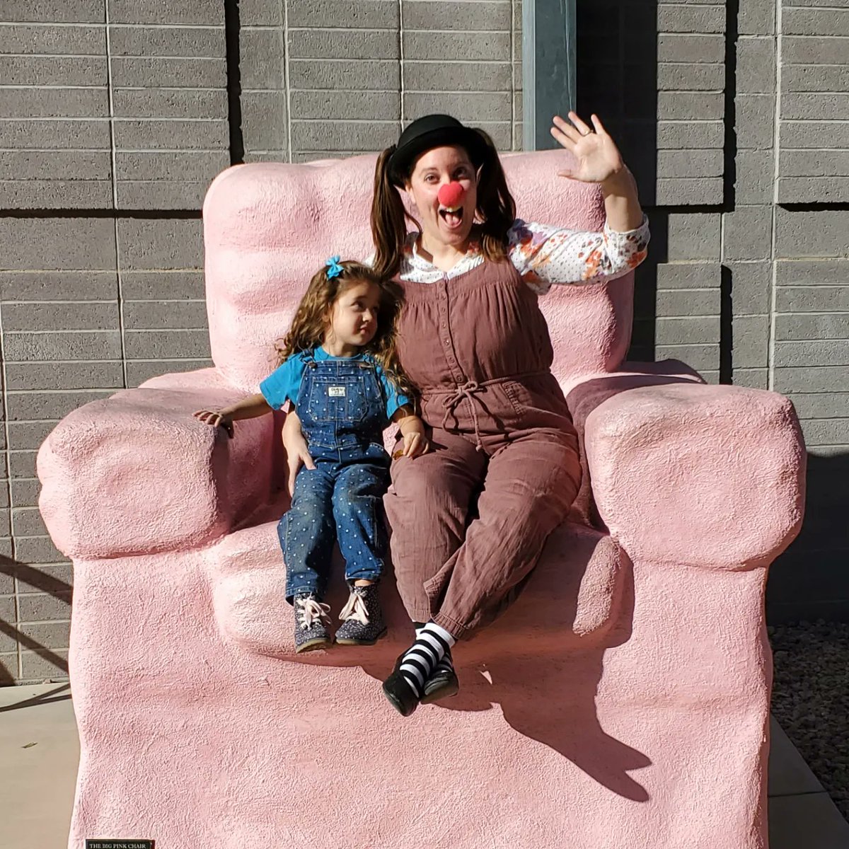 MHSuperheroes's tweet photo. #ClosetCosplay4MentalHealth Day 27 - #Loonette #LoonetteAndMolly #AClownAndHerDolly #BigComfyCouch
https://t.co/LSsWp7pUOK https://t.co/RIe0d2gEVJ