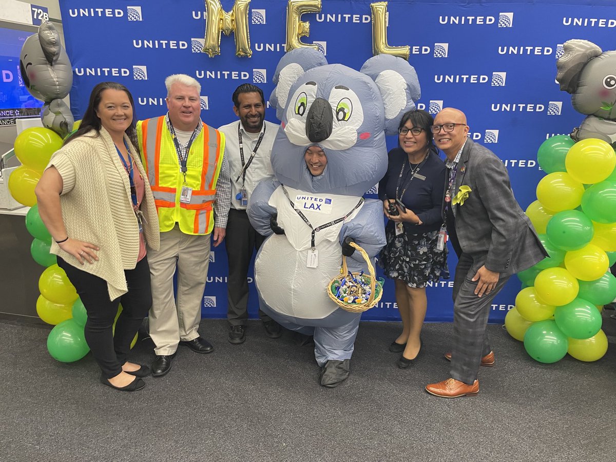 The LAX team getting ready for Flt 98! The relaunch of our LAX-MEL Service. ⁦@mcgrath_jonna⁩ ⁦@TammyLHServedio⁩ ⁦@Glennhdaniels⁩ ⁦@dclove20⁩ ⁦@bunbunn09⁩ #goodleadstheway ⁦@MikeHannaUAL⁩ ⁦@al_pact⁩ ⁦@Brihannahlow⁩