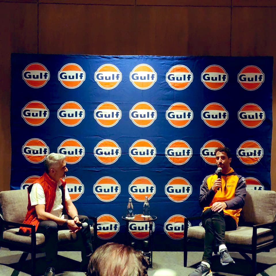 SANABRIAMAC's tweet photo. Hoy, por invitación de @Gulf_Mx fui anfitrión en el #meetandgreet con el admirable @danielricciardo del equipo @McLarenF1 con motivo de su visita y participación en el @mexicogp 2022! Un gusto volvernos a encontrar desde 2013 allá en Melbourne! Gracias!!! https://t.co/Te2669gSVP