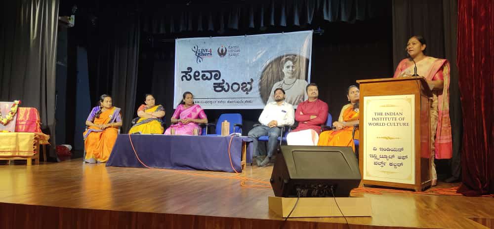 Dr Ratnamma coming from the tribal background took her PhD from Hampi university. Sharing her experiences today at the Sevakumbha organised by <a href="/snpkarnataka/">SNP VAJRA</a> she said for her forest itself is a palace. So left her job and now serving her community people. 
#1