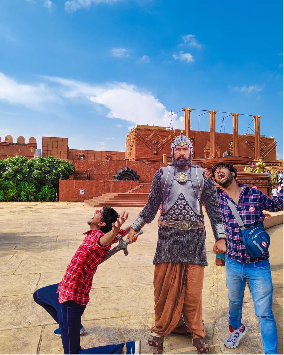 Ramoji_FilmCity's tweet photo. This is how our guests are having fun at the Bahubali set. Here we are re-sharing one of our guests' @i.msameer pictures.
Have not visited the #Bahubaliset at #RamojiFilmCity yet? Book your tickets now by visiting the link in the bio or give us a call at 1800-120-2999 for more. https://t.co/oro6i71LqA