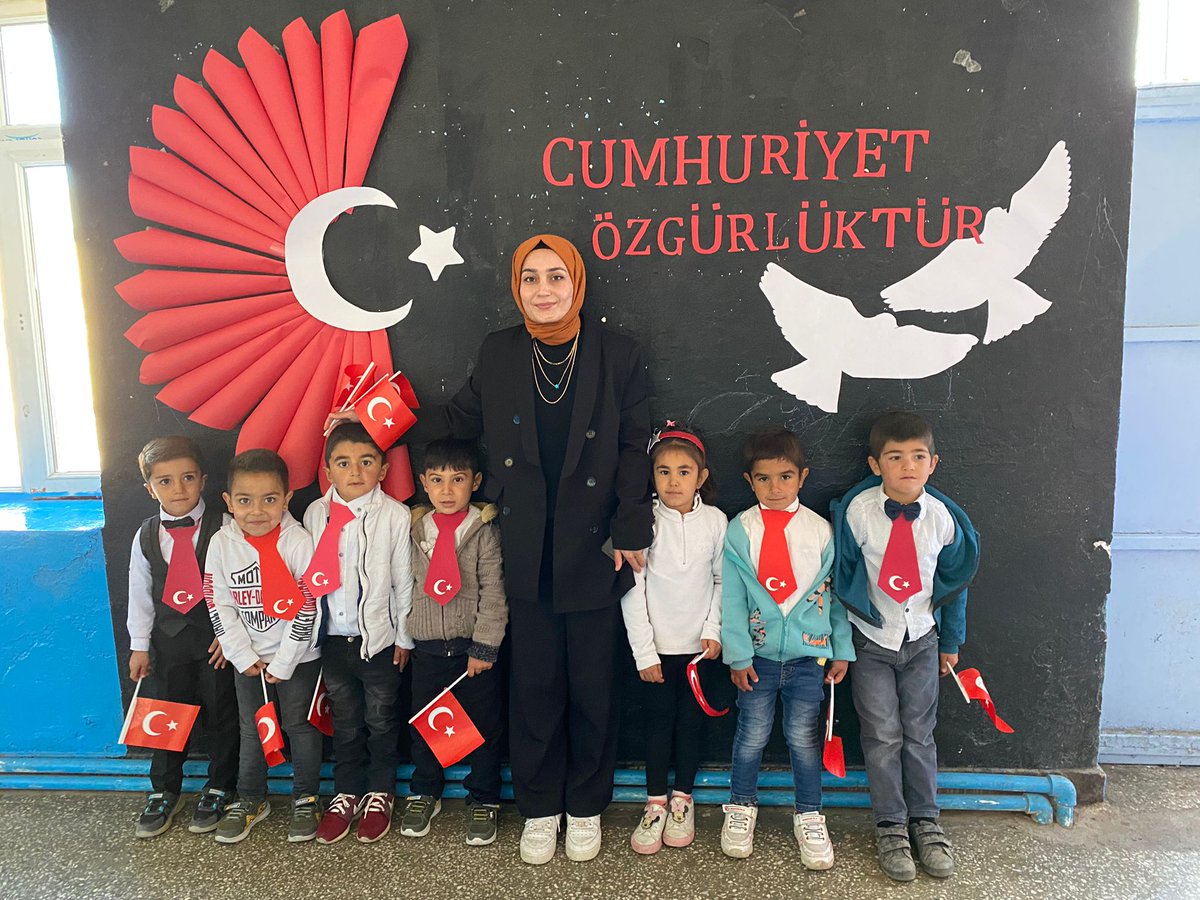 Ana Sınıfı A ve B şubesindeki minik öğrencilerimiz de 29 Ekim'e çoşkuyla hazırlandı. ❤️
<a href="/Erzurum_Mem/">Erzurum İl Millî Eğitim Müdürlüğü</a>
<a href="/skaygusuz/">Salih Kaygusuz</a>
<a href="/Karayazimem/">Karayazı İlçe MEM</a>
<a href="/muhliscicek25/">Muhlis Çiçek</a>