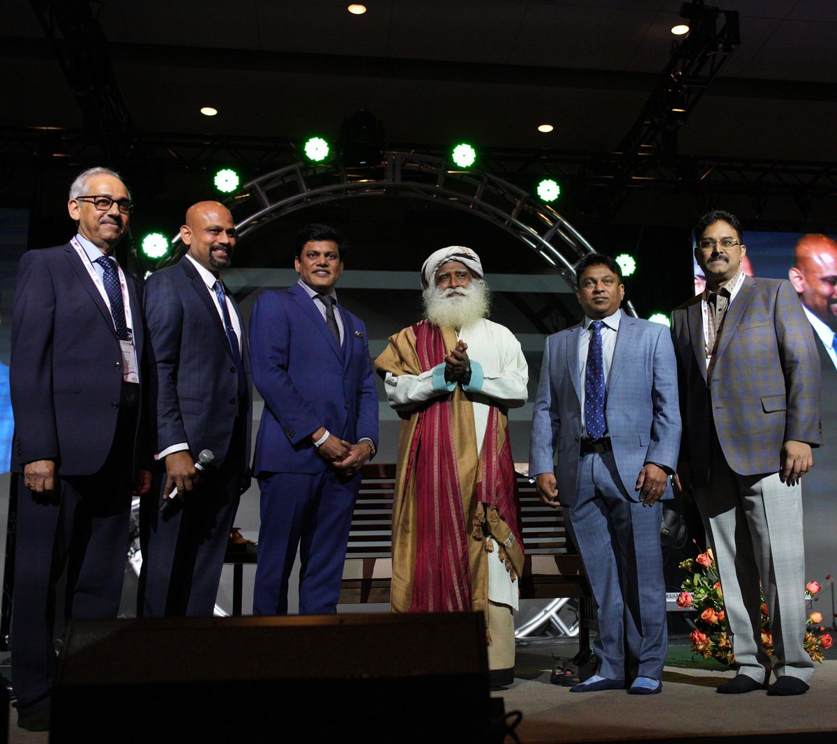 SadhguruJV's tweet image. Human imagination &amp;amp; inventiveness is firing like never before. We can make this the best time in the history of Humanity, but only if the Foundation that we stand on is strong &amp;amp; robust. On this planet, Soil is the Foundation that gives us roots &amp;amp; wings. #SaveSoil. -Sg #ITServe