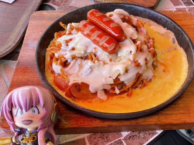 ルカさん「鉄板ナポリタンなのです!」俺「小倉珈琲なるものをはじめて飲んだ」ルカさん「美味しかったですねぇ」俺「たまに名古屋飯無性に食べたくなる」 