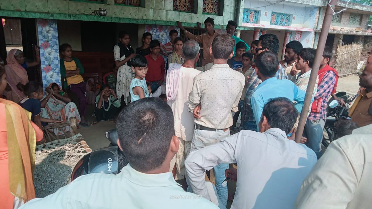 DK_Maurya_Azm's tweet image. #बहराइच के थाना रानीपुर में छबीले मौर्य गौरिया निवासी की हत्या पीड़ित द्वारा नामजद प्रार्थना पत्र देने के बाद 12 घंटे बाद भी पुलिस ने नही लिखा मुकदमा बहराइच पुलिस से निवेदन पीड़ित को मिले न्याय
@SPBAHRAICH2016 @DMBahraich 
@kpmaurya1 @myogiadityanath @Uppolice @digdevipatan