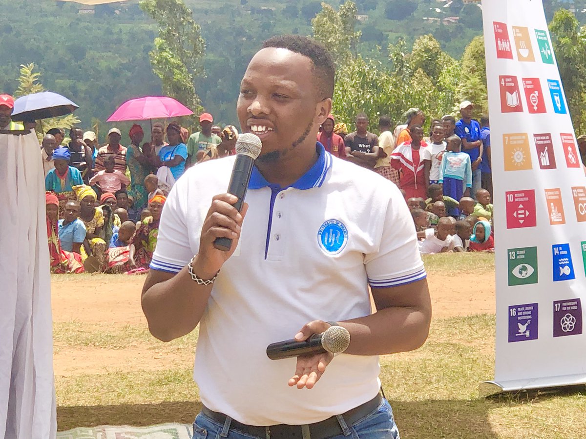 DUSAF12's tweet photo. Umuhango wasoje, Urubyiruko rwibumbiye muri #DUSAF rwaturutse muri @UR_Huye Rutambutsa ubutumwa kubyiza nakamaro ko gutera ibiti bivangwa n'imyaka. @Taskforce_UR @UrsuHuye @A_sebutege @HuyeDistrict https://t.co/RqS21PT4ic