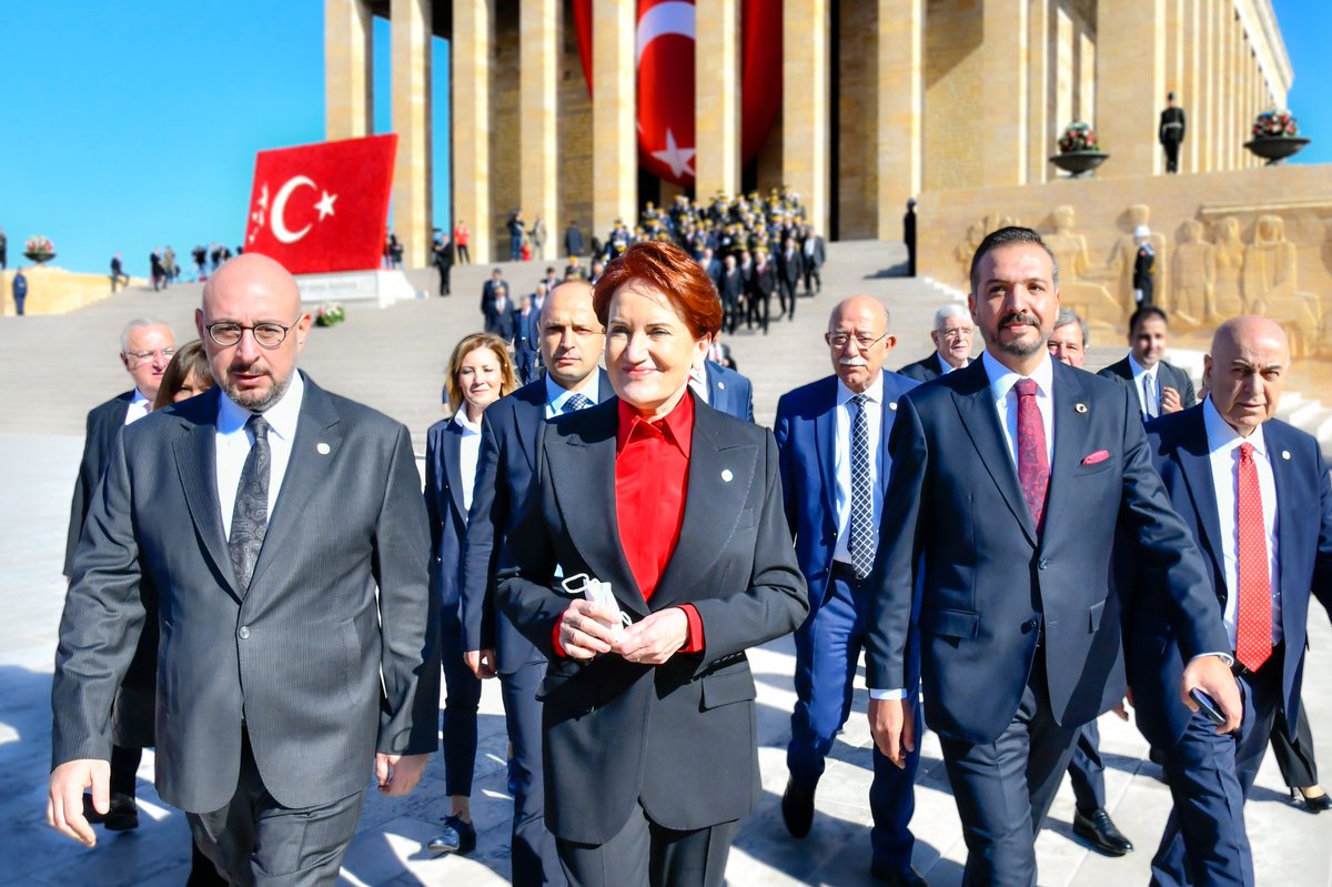 Bugün Anıtkabir’de, kutlu mirasımızın 99. yıl dönümünde; Gazi Mustafa Kemal Atatürk'ümüzü ve tüm istiklal kahramanlarımızı bir kez daha saygı, rahmet ve minnet ile andık. Cumhuriyetimizin 2. yüzyılında da aynı vizyonun ışığıyla; #HepimizAynıYaştayız 🇹🇷❤️