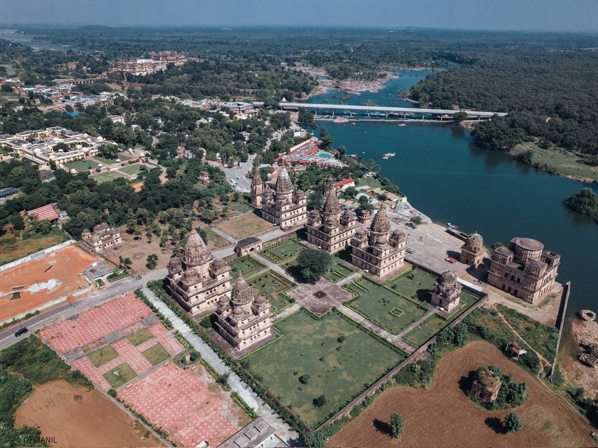 Whole Orcha's beauty in a single frame.
.
.
.
#Orcha #photography #dronephotography #mptourism #IncredibleIndia