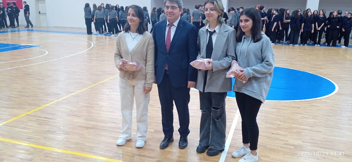 Mürsel Mesleki ve Teknik Anadolu Lisesi (@murselmtal1) on Twitter photo Cumhuriyet Bayramı dolayısıyla düzenlenen şiir yazma yarışmasında okulumuz 12 A sınıfı öğrencilerinden İkbal Bayrak 1.oldu. Ödülünü İlçe Milli Eğitim Müdürümüz sayın Suat Topal'ın elinden alan öğrencimize başarılar diliyoruz. 💕 <a href="/MudanyaMem/">Mudanya İlçe Milli Eğitim Müdürlüğü</a> <a href="/dursunalimehmet/">Mehmet Ali DURSUN</a> Cumhuriyet Bayramı dolayısıyla düzenlenen şiir yazma yarışmasında okulumuz 12 A sınıfı öğrencilerinden İkbal Bayrak 1.oldu. Ödülünü İlçe Milli Eğitim Müdürümüz sayın Suat Topal'ın elinden alan öğrencimize başarılar diliyoruz. 💕 <a href="/MudanyaMem/">Mudanya İlçe Milli Eğitim Müdürlüğü</a> <a href="/dursunalimehmet/">Mehmet Ali DURSUN</a>