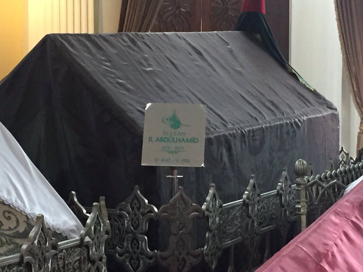 SadeceHira__'s tweet photo. Buraya gelip ecdadı ziyaret etmesek olmazdı
Cennet mekan 🤲🤲
#AbdülhamidHan
#İkinciMahmutPaşa
#HaticeSultan
#EsmaSultan
#Çemberlitaş
#SultanAhmet https://t.co/LpskWBQmVh