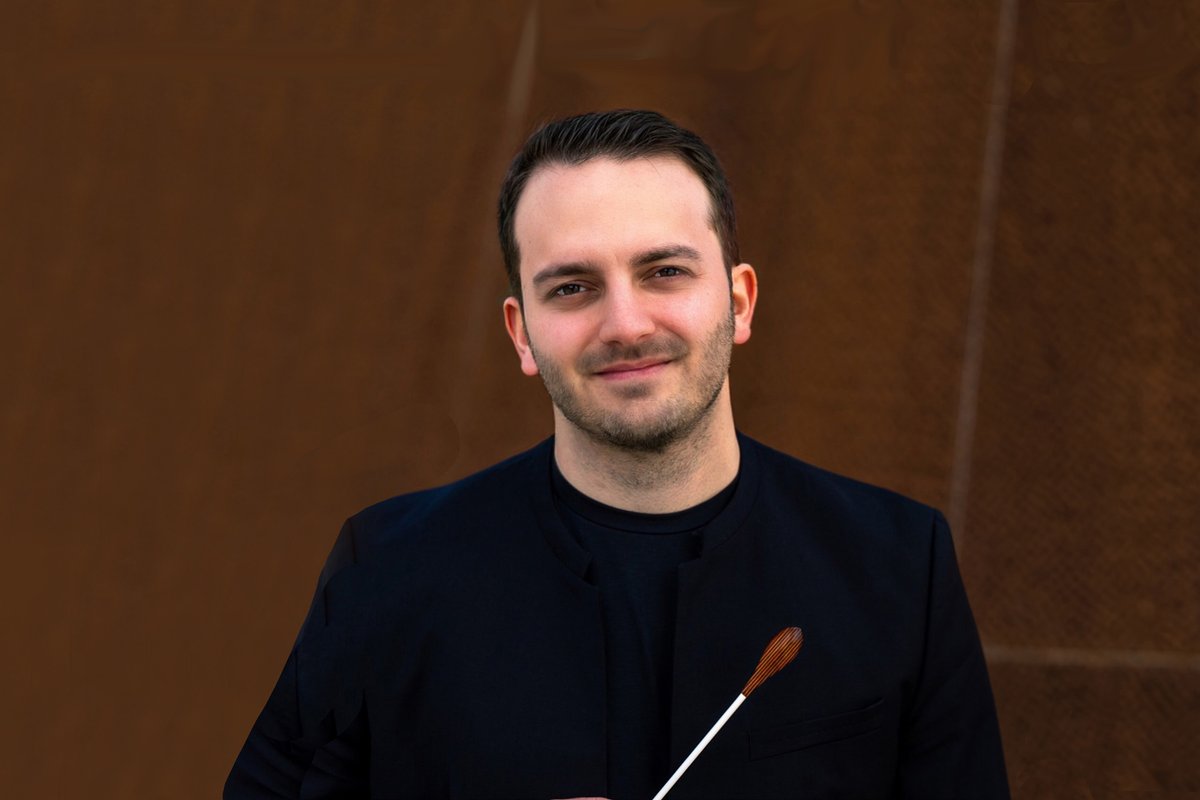 Askonas Holt (@askonasholt) on Twitter photo .<a href="/robertokalb/">Roberto Kalb</a> conducts the world premiere of 'El último sueño de Frida y Diego' <a href="/SDOpera/">San Diego Opera</a>. The new work by Grammy Award–winner Gabriela Lena Frank explores the relationship between Frida Kahlo and Diego Rivera, and runs until 6 November.
More info: sdopera.org/shows/frida/ .<a href="/robertokalb/">Roberto Kalb</a> conducts the world premiere of 'El último sueño de Frida y Diego' <a href="/SDOpera/">San Diego Opera</a>. The new work by Grammy Award–winner Gabriela Lena Frank explores the relationship between Frida Kahlo and Diego Rivera, and runs until 6 November.
More info: sdopera.org/shows/frida/
