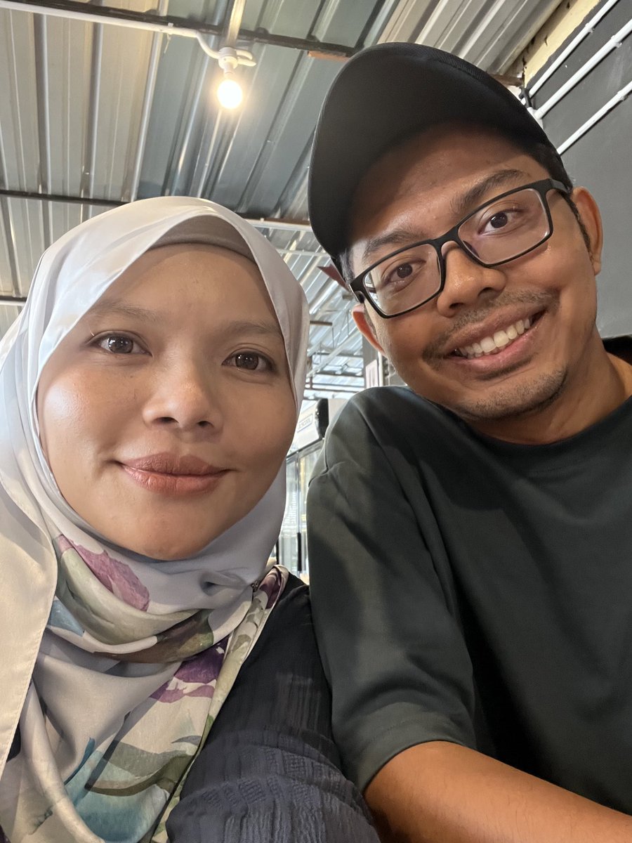 KyrahHalim's tweet photo. Sempena anniversary 11tahun bersama twitter, up satu kali gambaq ex boyfriend 😆 @thesyafiqism https://t.co/KwK4C1MTGu