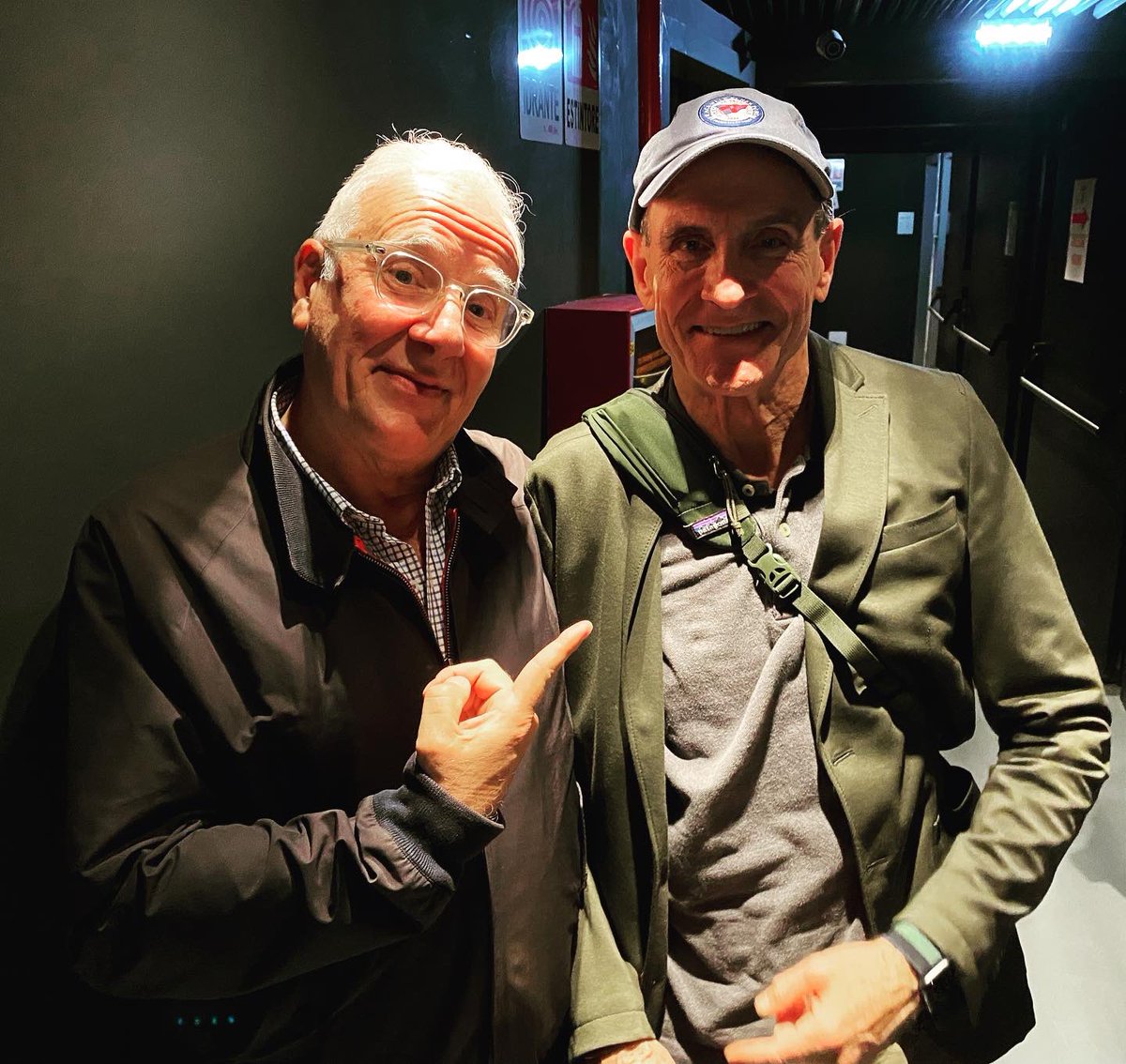 massimo_oldani's tweet photo. Estasi.
Il mio artista preferito. Una persona gentile.
Grazie della visita. Grazie per la poesia.
.
#JamesTaylor #NickTheNightfly #RadioCapital #TeatroDegliArcimboldi @JamesTaylor_com @RadioCapital_fm https://t.co/FxtXkyBeHt