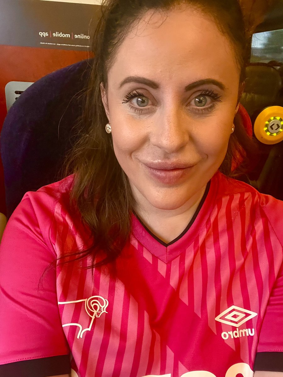 PrincessPink_86's tweet photo. En route from York with @peppers1404. COYR! 🤍🐏🖤
#dcfc #dcfcfans https://t.co/Tx8VQvT9tx