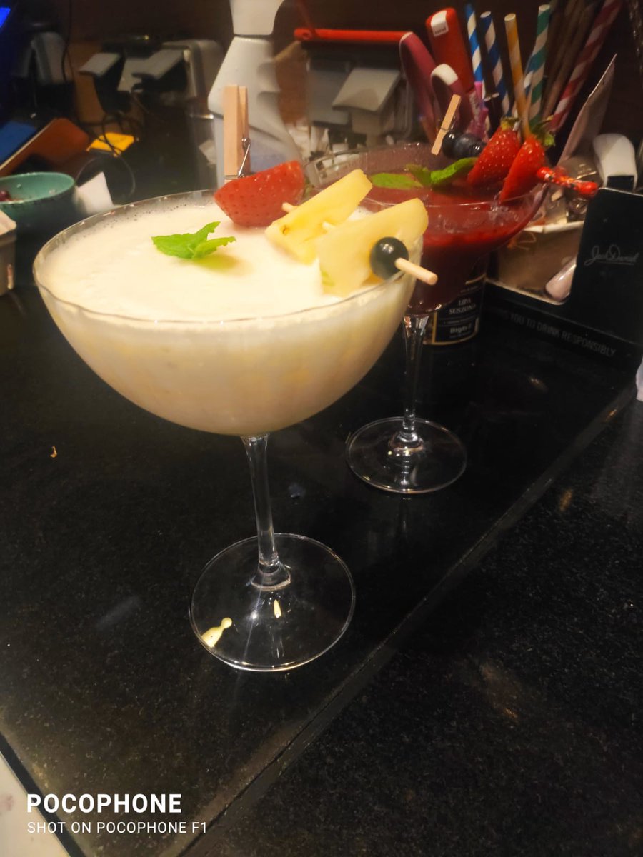 LadyRusinCook's tweet photo. Cocktail with fruit toppings 

#cooking
#cook
#CocktailCocktail https://t.co/buY6oSNu3L