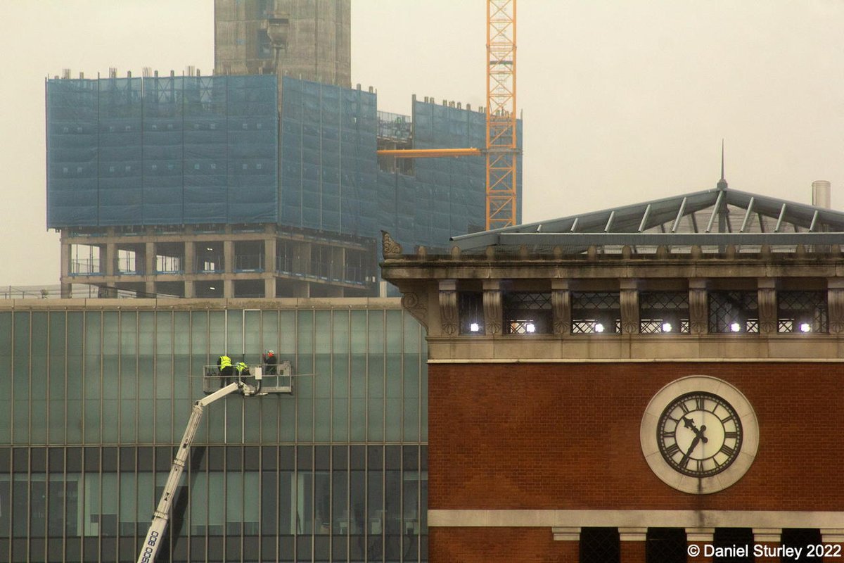 Daniel_Sturley's tweet photo. #Birmingham UK, a dull and damp day but with the main structure of The Square on Broad Street now on the #skyline here's are some pics 😎
#BirminghamWeAre #RisingFast https://t.co/4wwUgHmi90