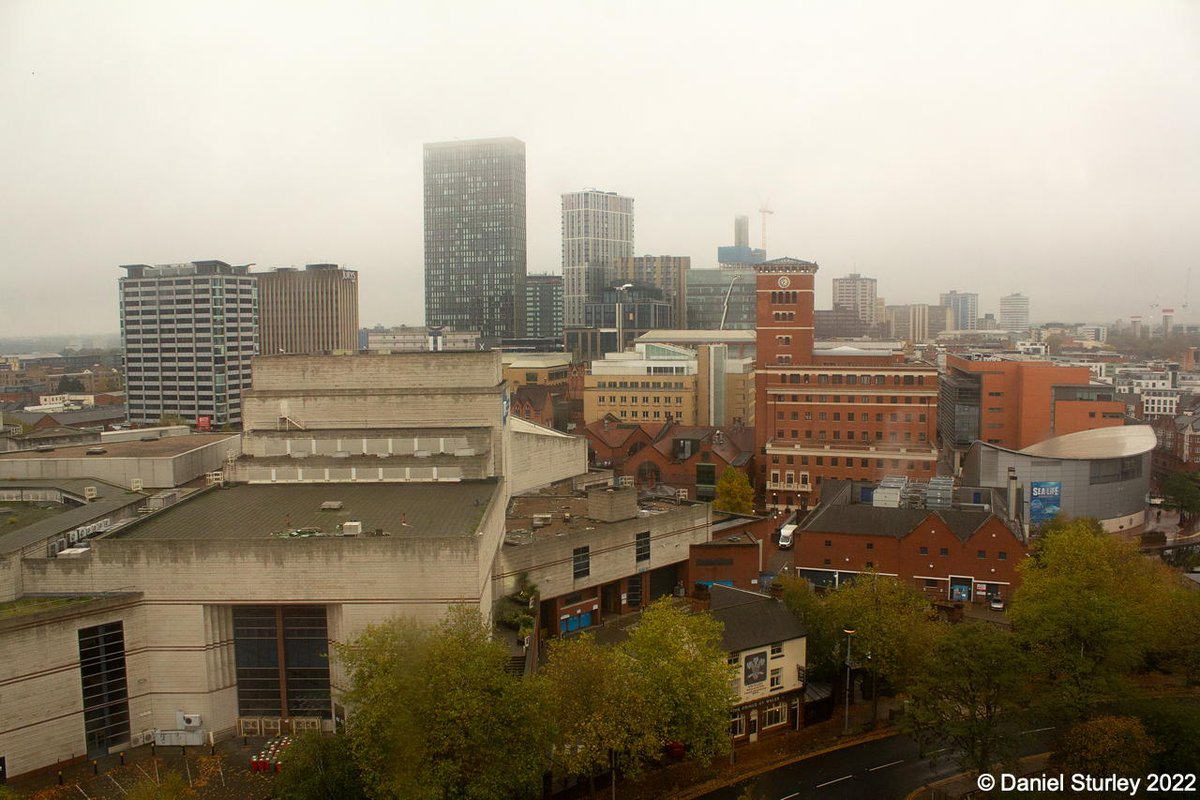 Daniel_Sturley's tweet photo. #Birmingham UK, a dull and damp day but with the main structure of The Square on Broad Street now on the #skyline here's are some pics 😎
#BirminghamWeAre #RisingFast https://t.co/4wwUgHmi90
