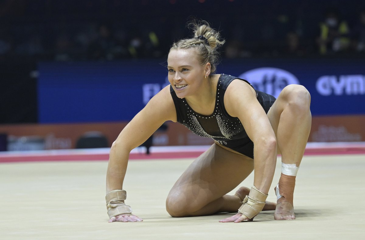 gymnastics's tweet photo. Elsabeth Black's 🇨🇦 advice to her younger teammates before Worlds: “You have to enjoy the moment. You need to enjoy the process and not focus too much on the end result – just focus on your #gymnastics, what’s in your control and leave the rest out." #WGC2022 #ARTWorlds2022 https://t.co/FCYTRjMZcO