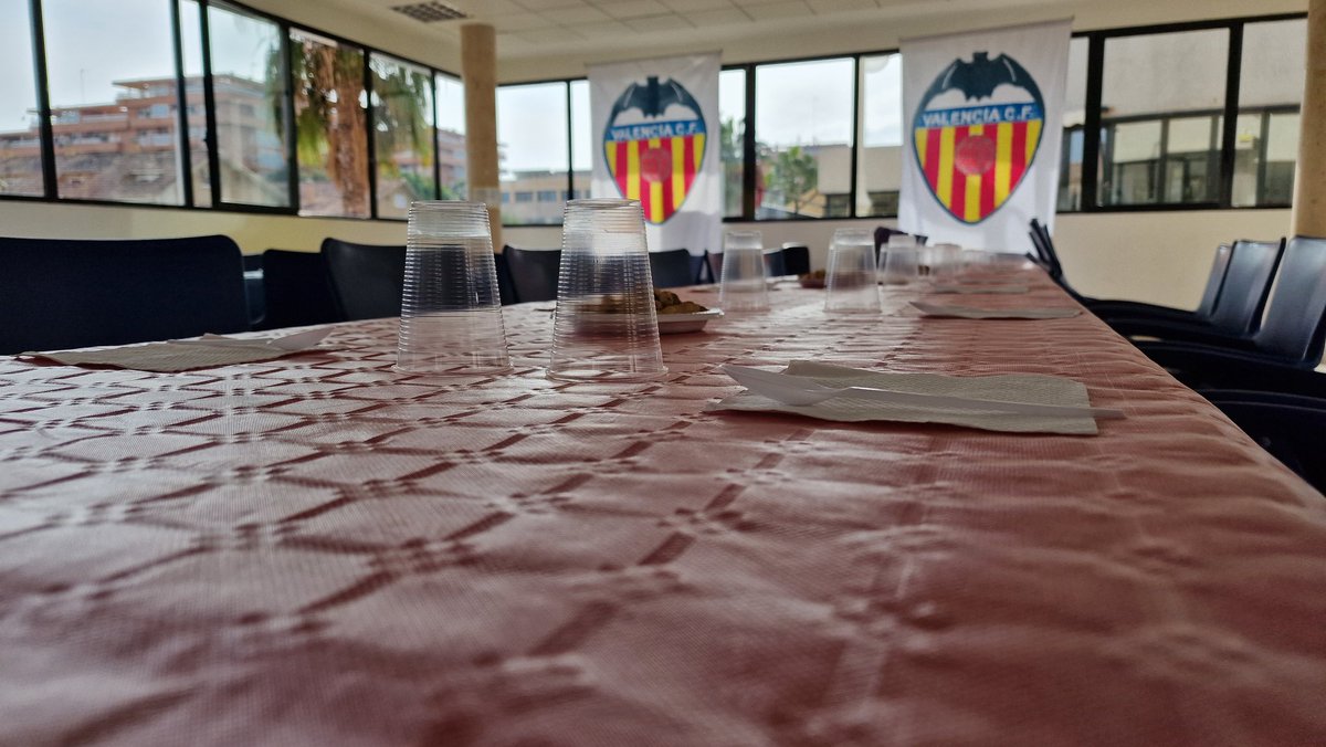 ⚽️ Hoy toca hacer fuerza para ganarle al Barça. #cogiendofuerzas #amunt