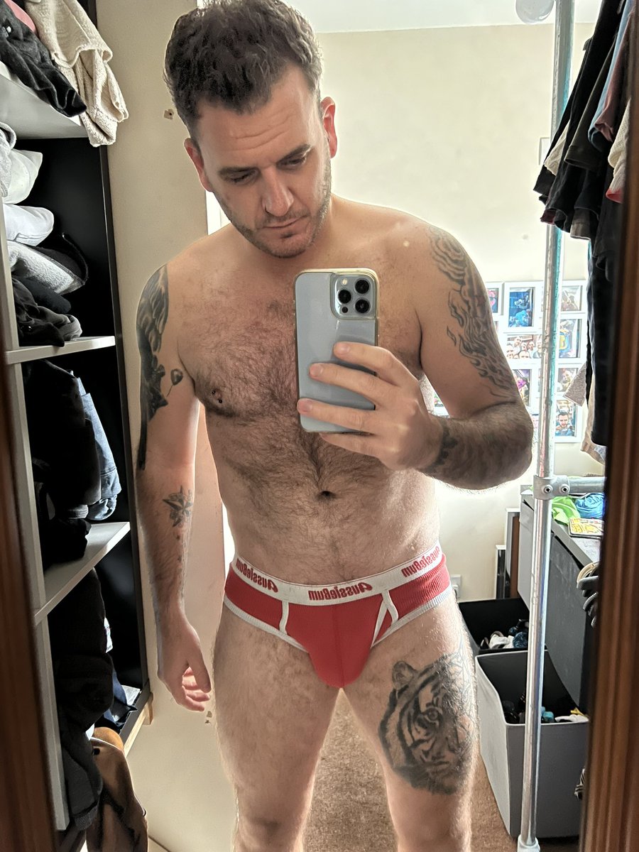 Mr_ChRiSsI_X's tweet photo. Oh hey 👋🏻 https://t.co/GxEwdYIRAc